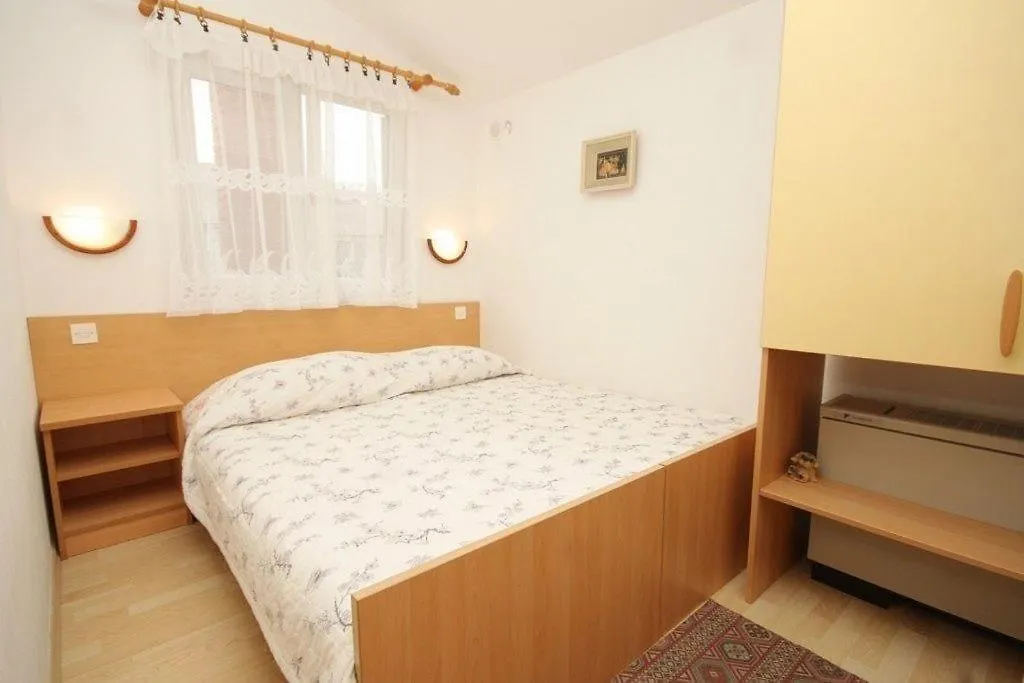 Apartments Kostarina Preko 0*,