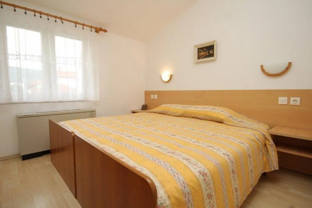 Apartments Kostarina Preko