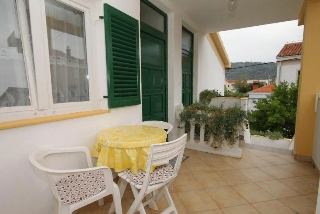Apartments Kostarina Preko