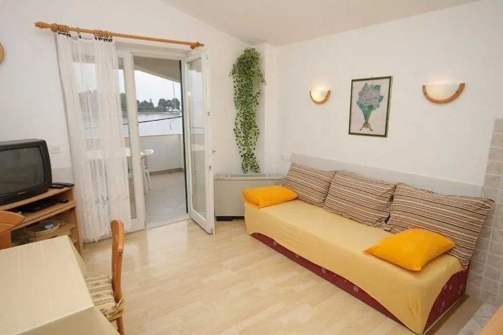 Apartments Kostarina Preko
