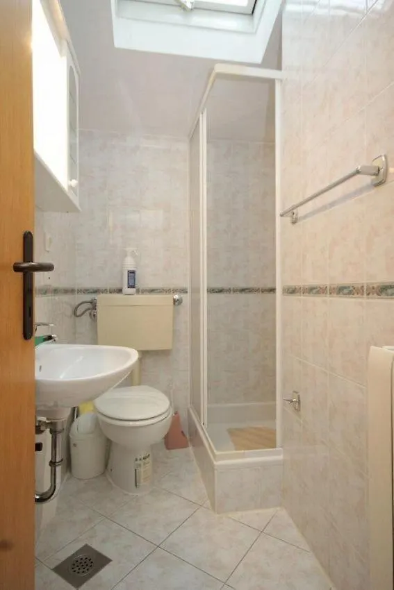 Apartments Kostarina Preko