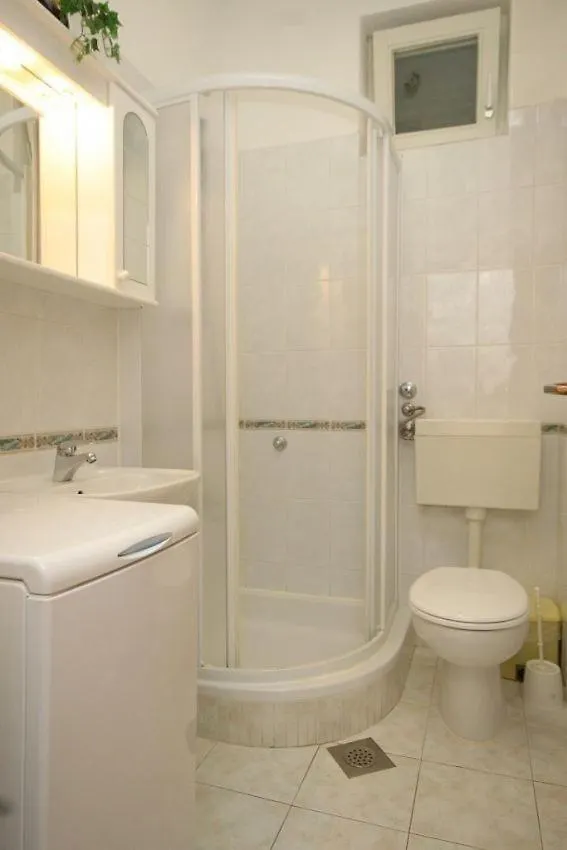 Apartments Kostarina Preko 0*,