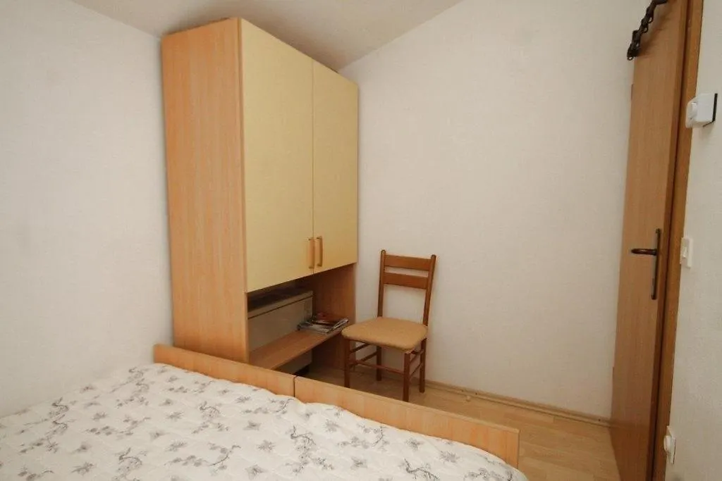Apartments Kostarina Preko