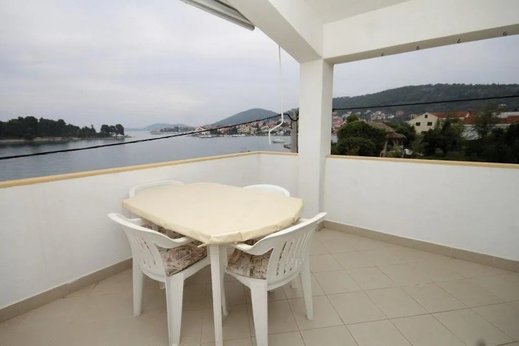 Apartments Kostarina Preko
