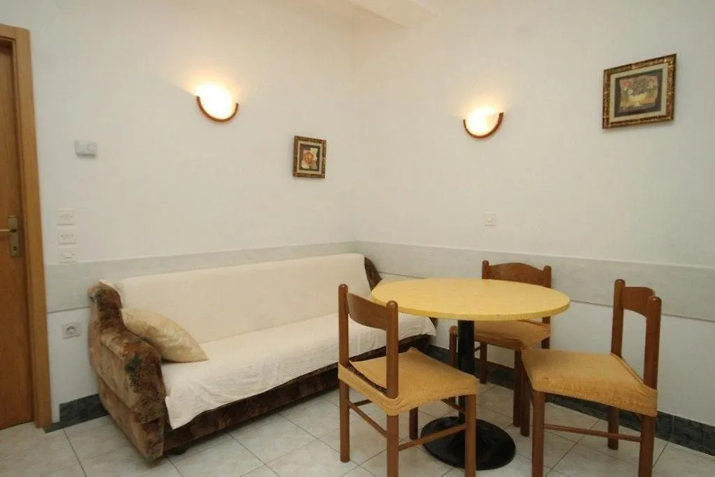 Apartments Kostarina Preko