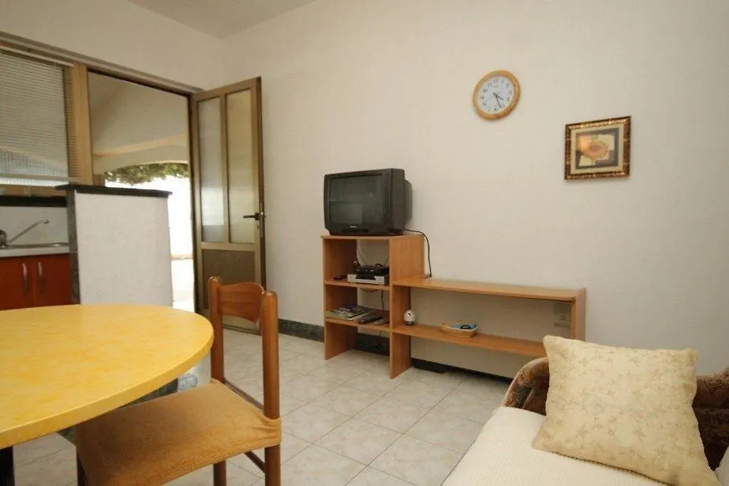 Apartments Kostarina Preko